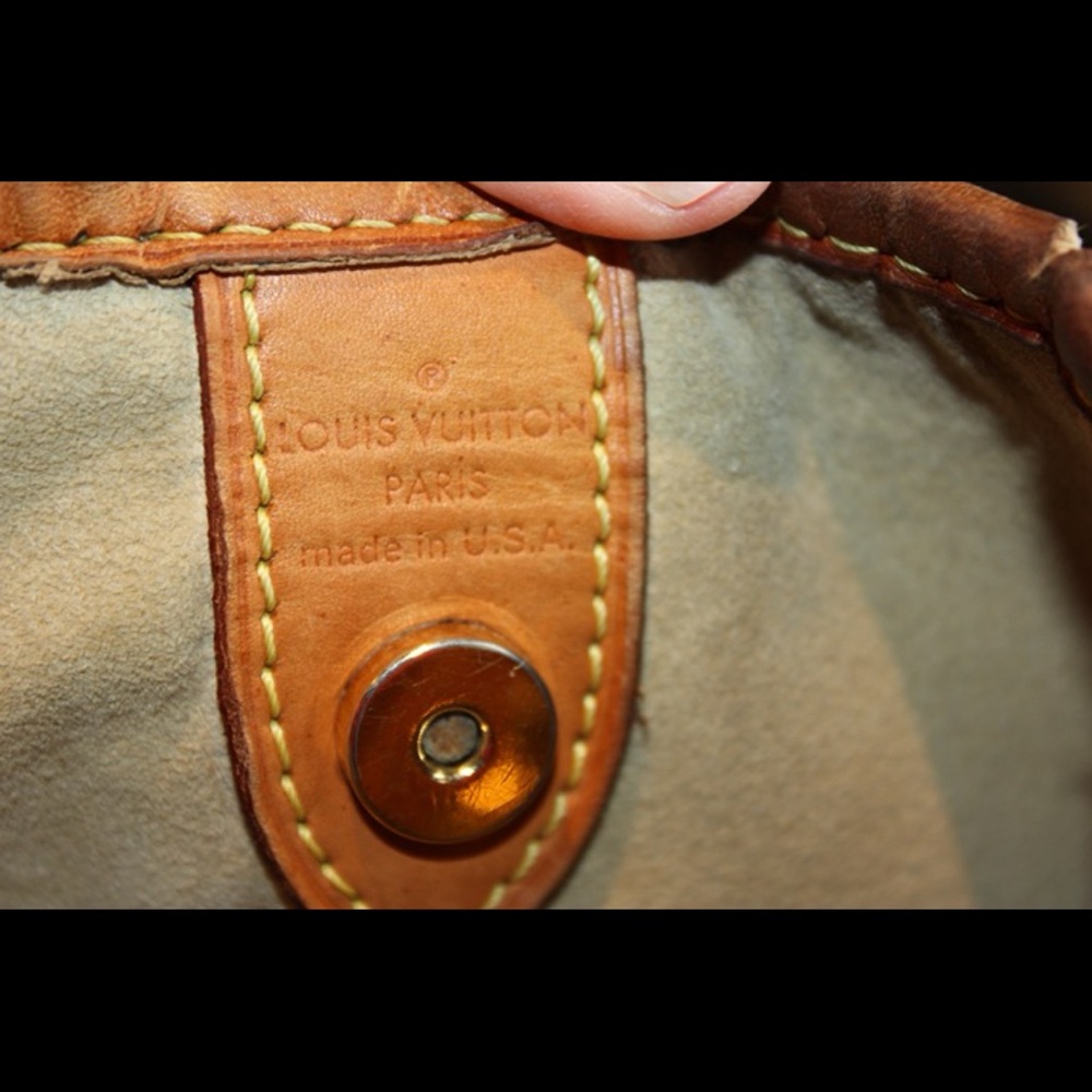 Louis Vuitton Galliera PM Monogram Canvas Shoulder Bag and Gold Plate - Picture 5 of 13